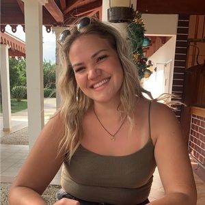 Meet your Posher, Lauren